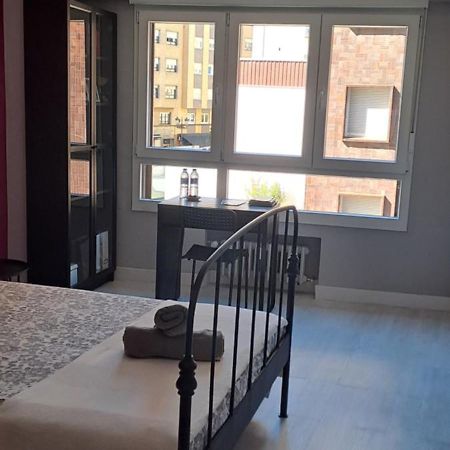 Habitación céntrica enorme parking privado desayuno baño privado Apartamento Oviedo Exterior foto